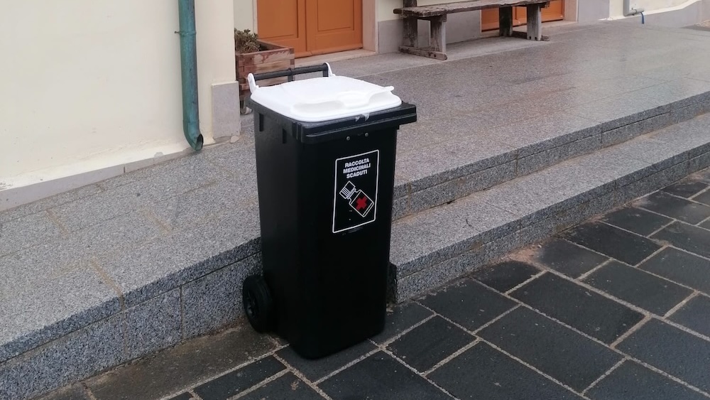 cassonetto_farmaci_campese300126_rit