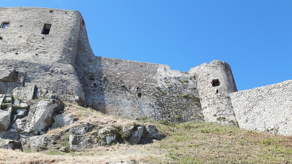 cinta muraria mura isola del giglio castello giglionews