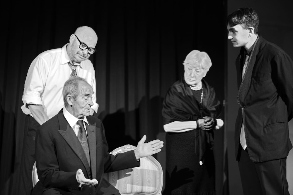teatro_funerale080825_1