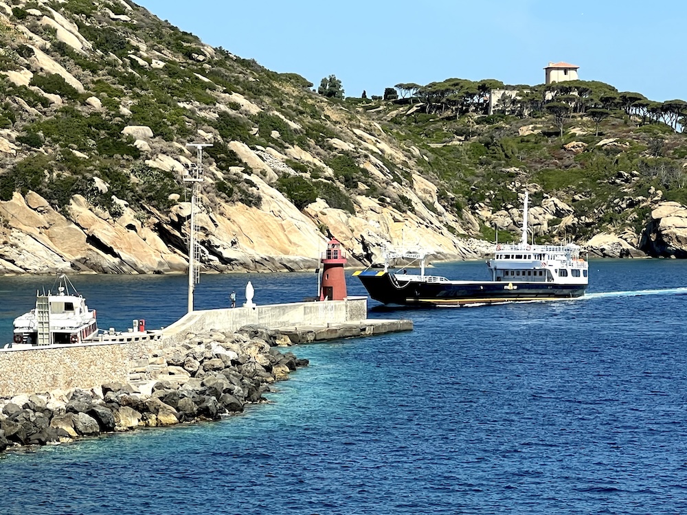 tourist_ferry_boat_iii_190626_1