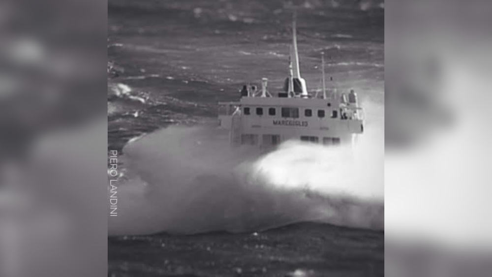 traversata isola del giglio piero landini photos